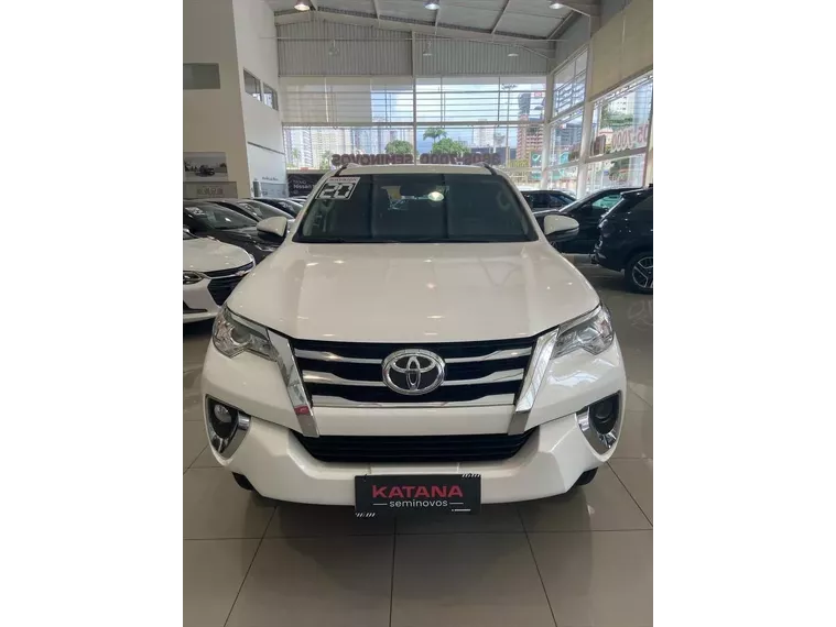 Toyota Hilux SW4 Branco 6