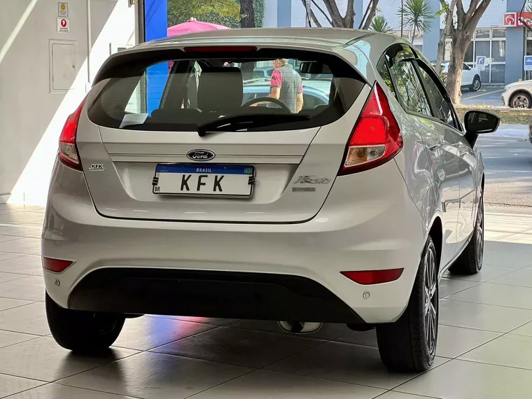 Ford Fiesta Prata 4