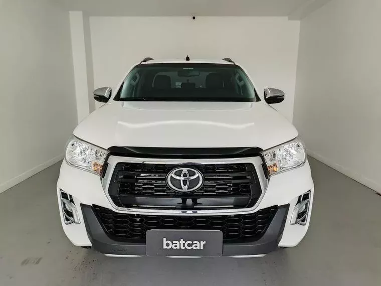 Toyota Hilux Branco 11