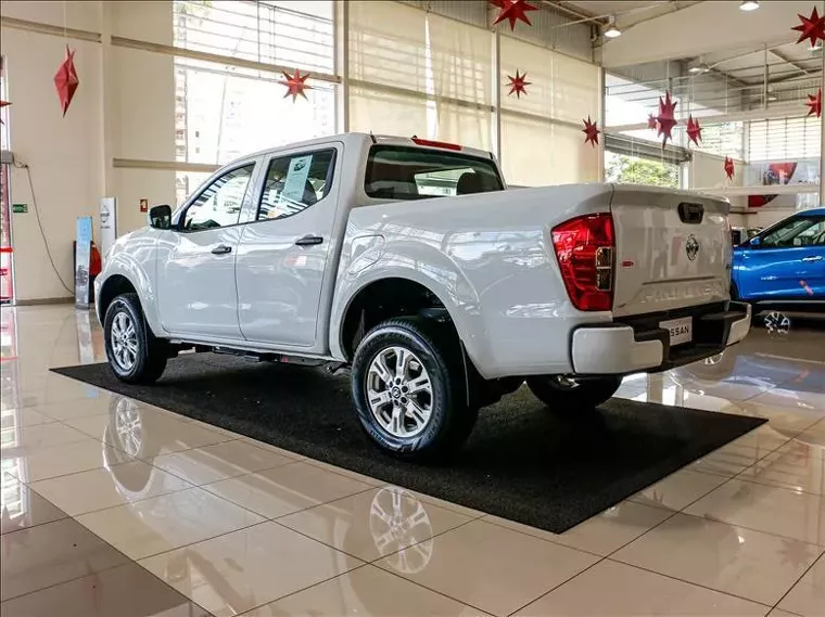 Nissan Frontier Branco 8