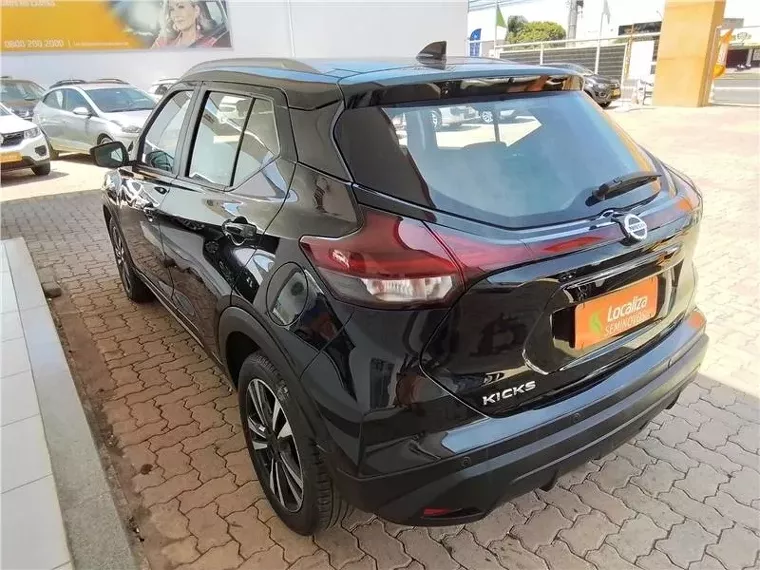 Nissan Kicks Preto 4