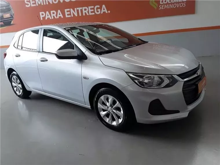 Chevrolet Onix Prata 7