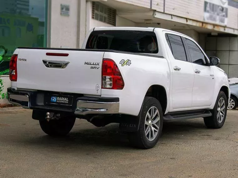 Toyota Hilux Branco 4