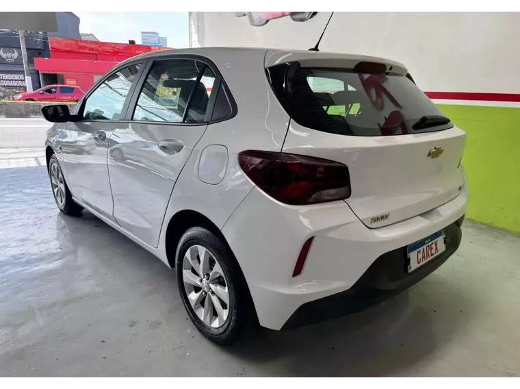 Chevrolet Onix Branco 8