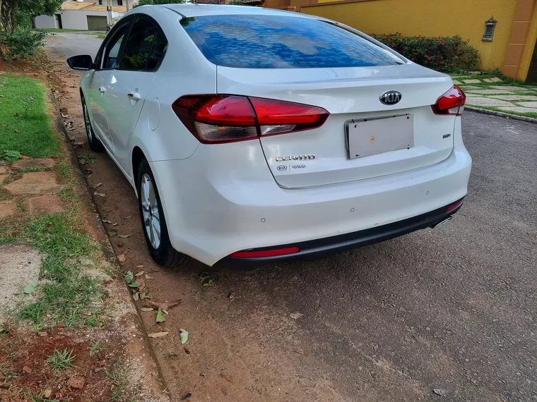 KIA Cerato Branco 16