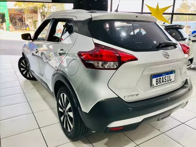 Nissan Kicks Prata 9