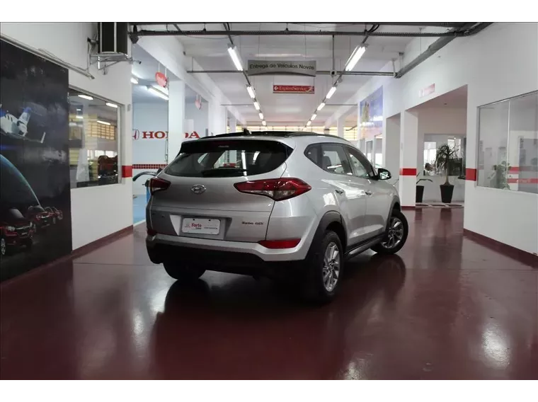 Hyundai Tucson Prata 15