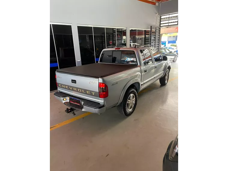 Chevrolet S10 Prata 8