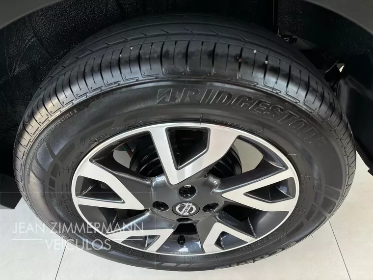 Nissan Kicks Preto 19