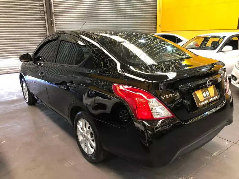 Nissan Versa Preto 5