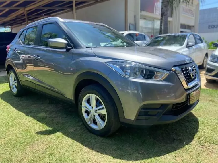 Nissan Kicks Cinza 5