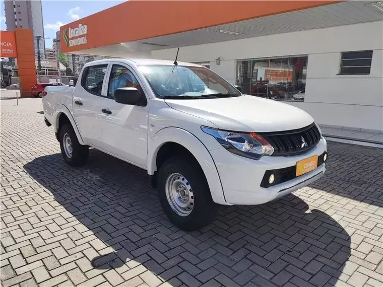 Mitsubishi L200 Triton Branco 1