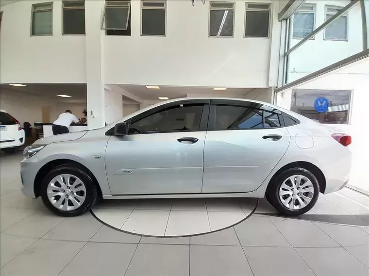 Chevrolet Onix Prata 12