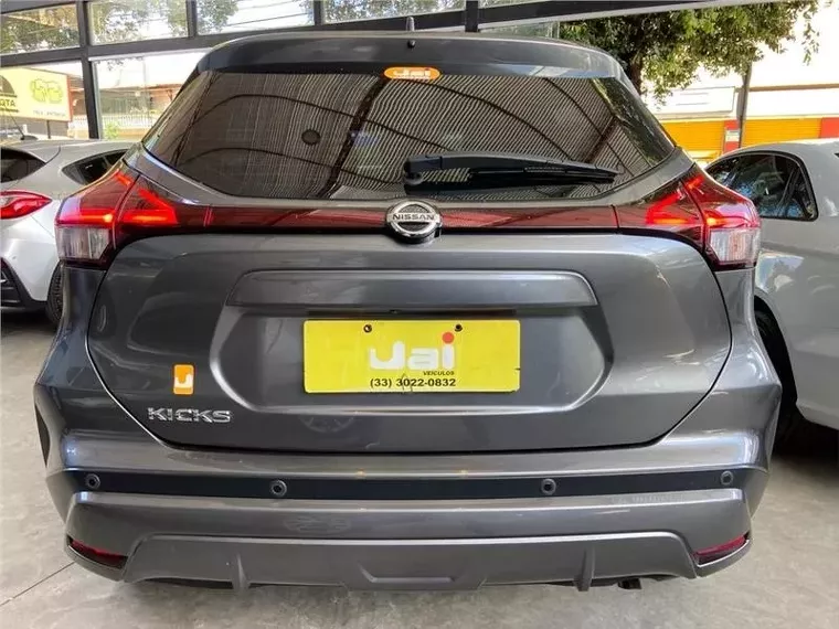 Nissan Kicks Cinza 12