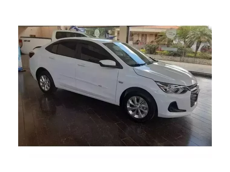 Chevrolet Onix Branco 7