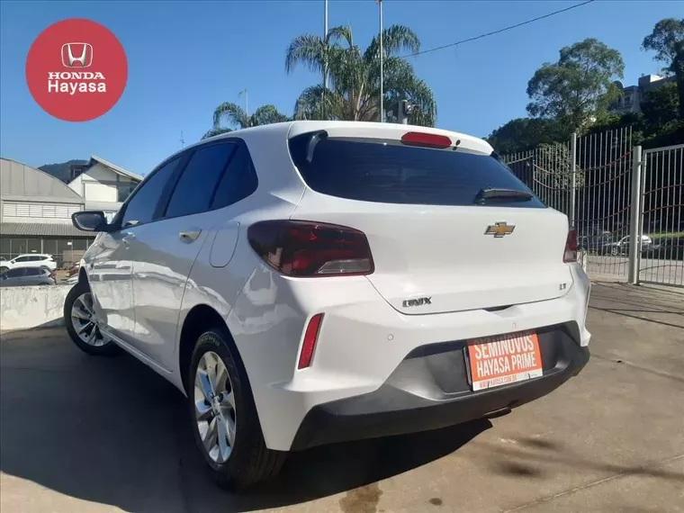 Chevrolet Onix Branco 10