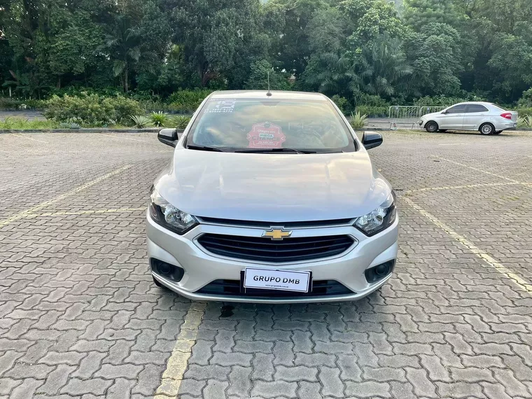 Chevrolet Onix Prata 3