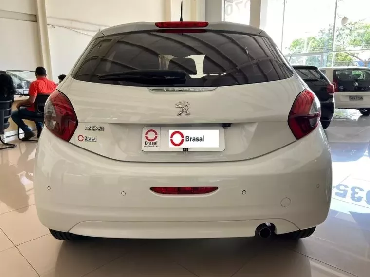 Peugeot 208 Branco 9