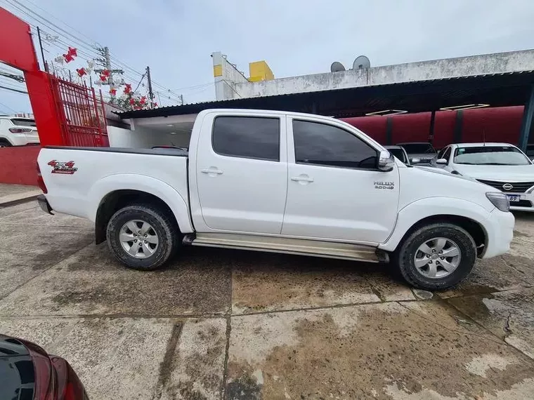 Toyota Hilux Branco 9