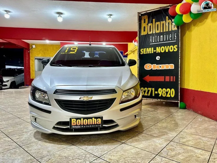 Chevrolet Onix Prata 2