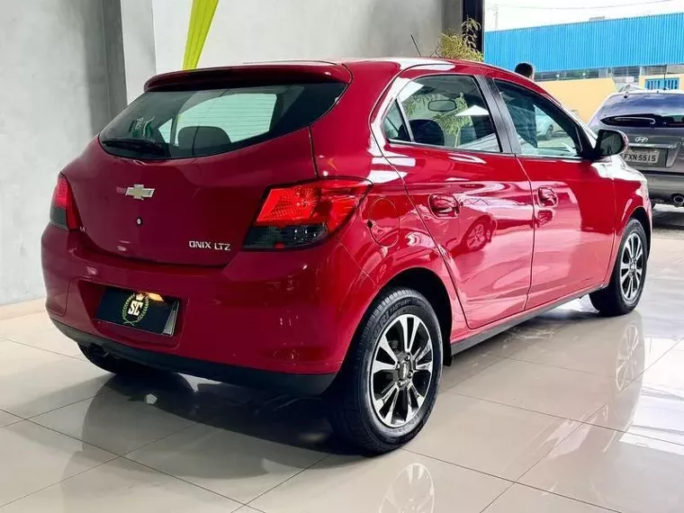 Chevrolet Onix Vermelho 3