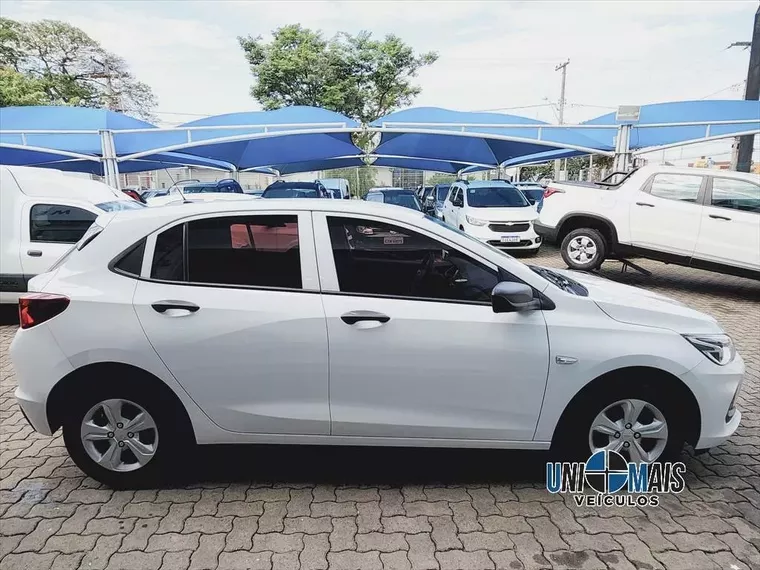 Chevrolet Onix Branco 12