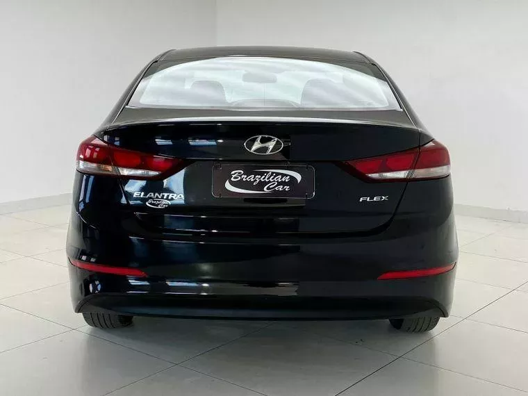 Hyundai Elantra Preto 12