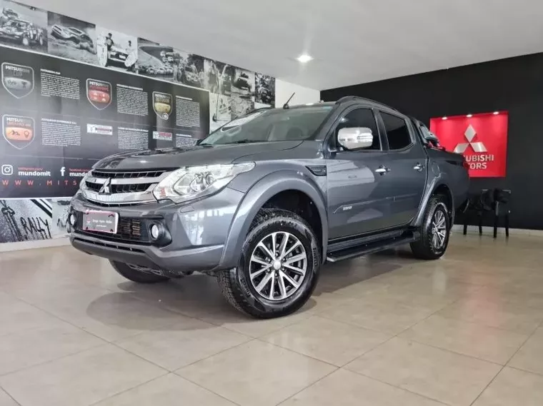 Mitsubishi L200 Triton Cinza 10