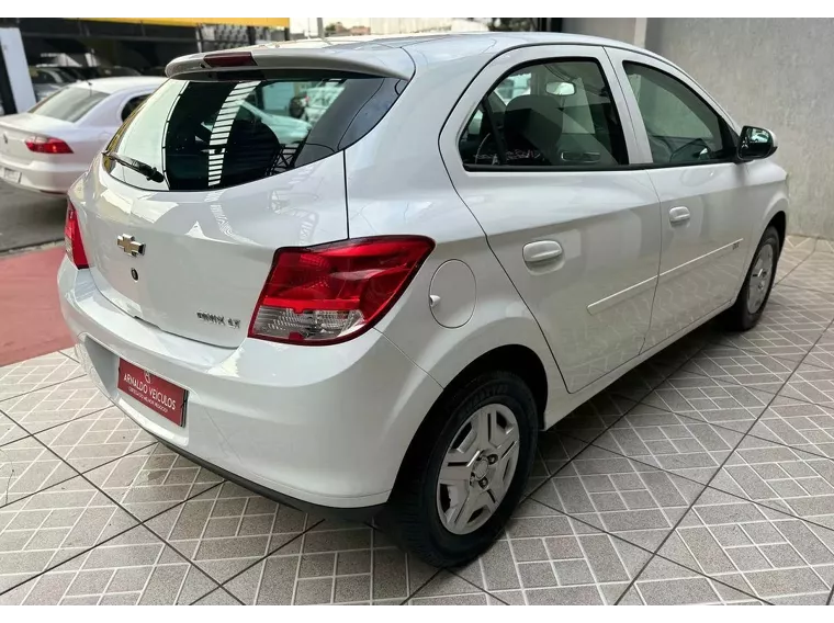 Chevrolet Onix Branco 6