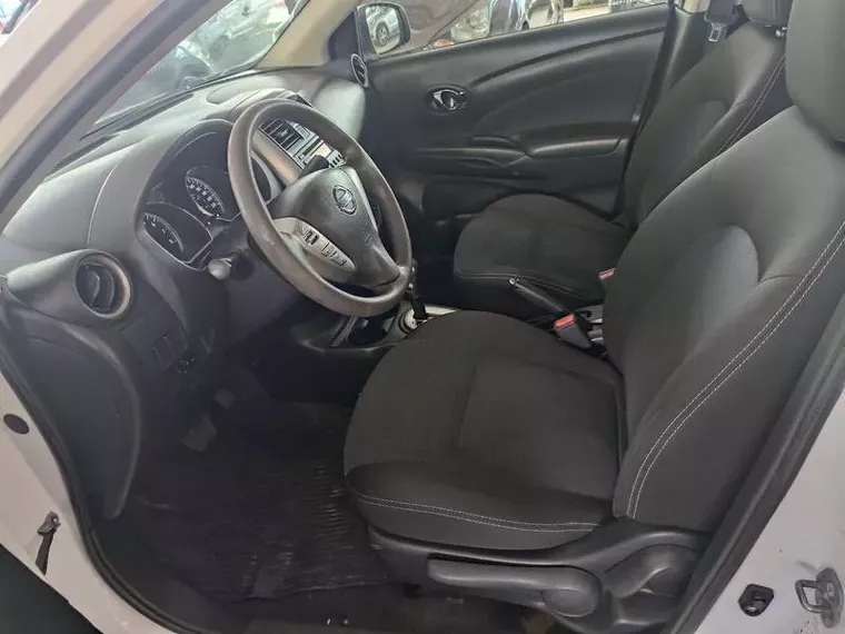 Nissan Versa Branco 5