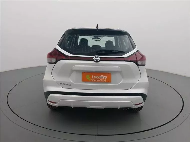 Nissan Kicks Branco 14