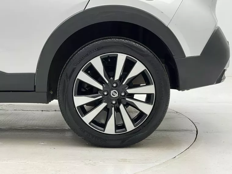 Nissan Kicks Prata 3