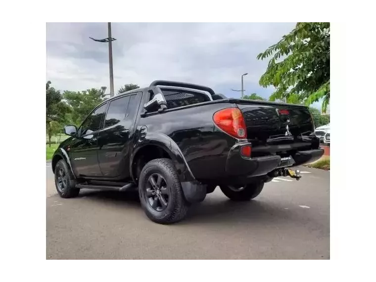 Mitsubishi L200 Triton Preto 5