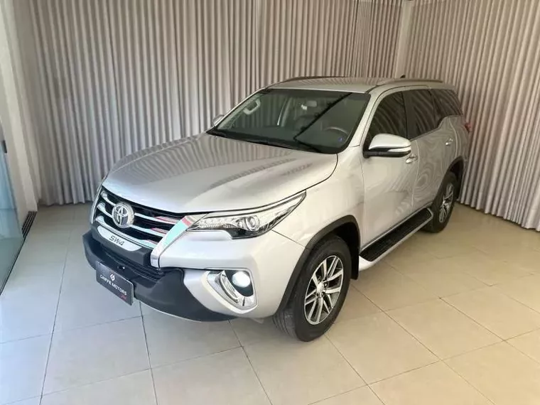 Toyota Hilux SW4 Prata 8