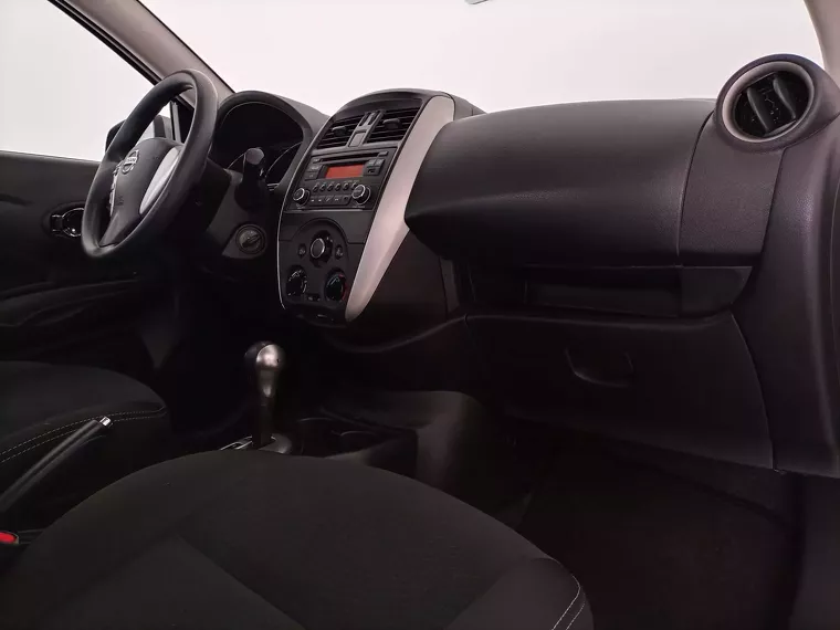 Nissan Versa Cinza 16