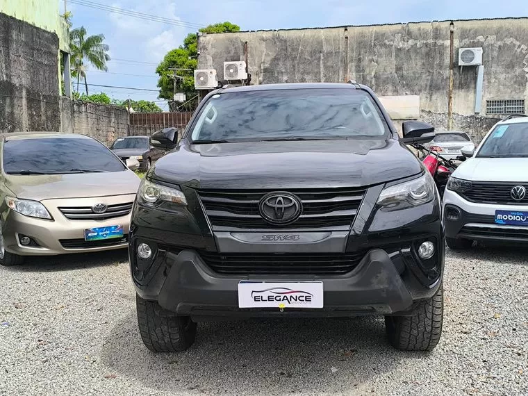 Toyota Hilux 2.8 D-4D TURBO DIESEL CD SRX PLUS 4X4 AUTOMÁTICO 2017