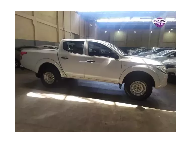 Mitsubishi L200 Branco 4