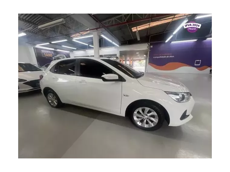 Chevrolet Onix Branco 4