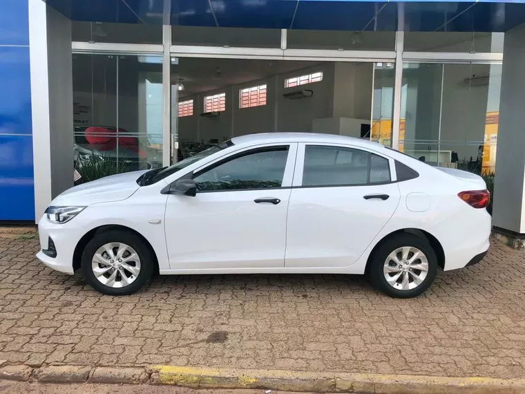 Chevrolet Onix Branco 4