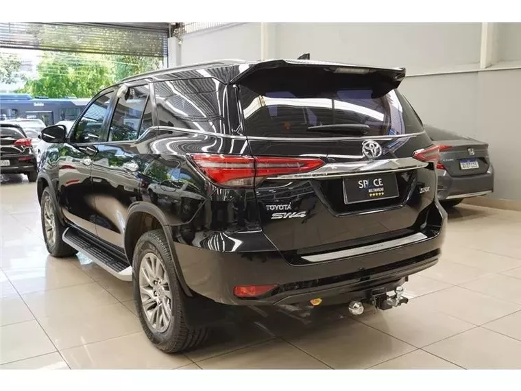 Toyota Hilux SW4 Preto 6