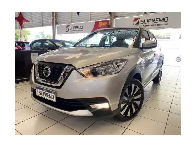 Nissan Kicks Prata 7