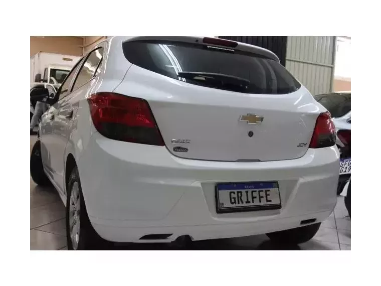 Chevrolet Onix Branco 1