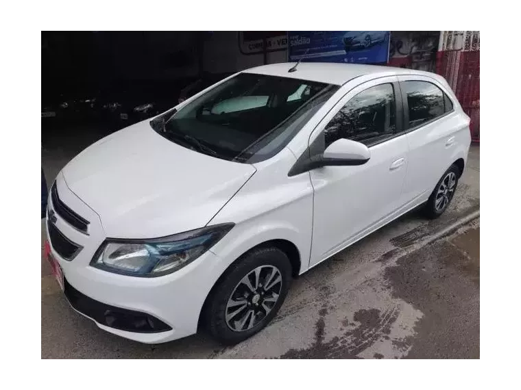 Chevrolet Onix Branco 3