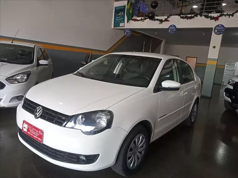 Volkswagen Polo Sedan Branco 5