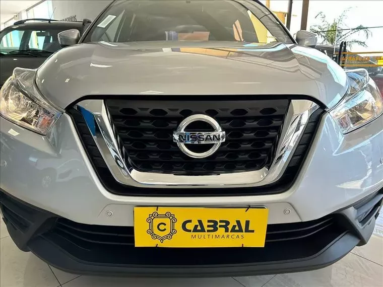 Nissan Kicks Prata 6