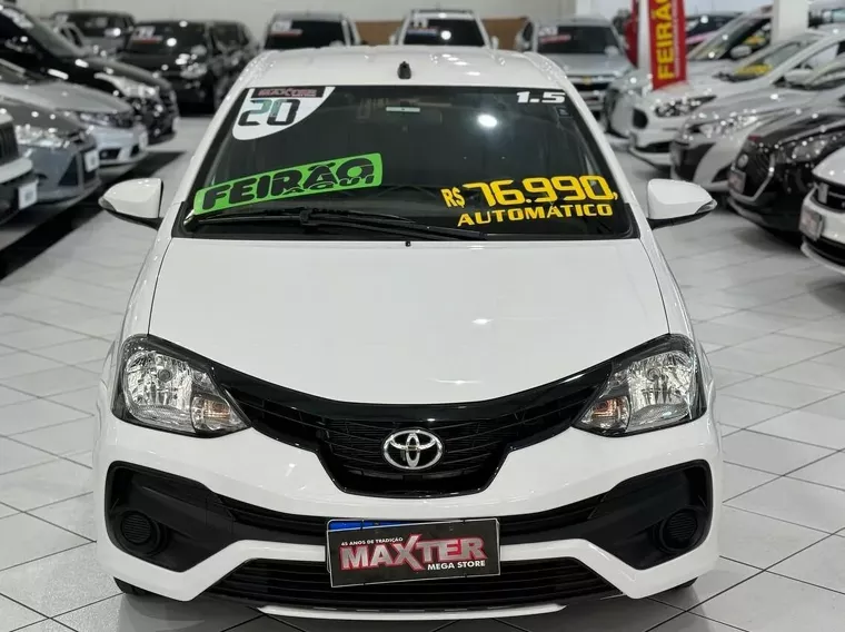 Toyota Etios Branco 2