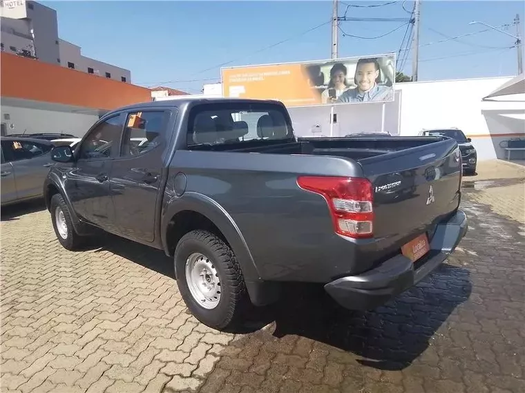 Mitsubishi L200 Triton Cinza 7