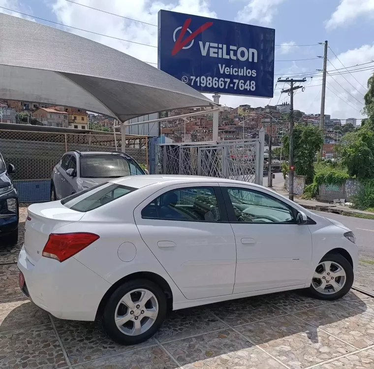 Chevrolet Prisma Branco 4