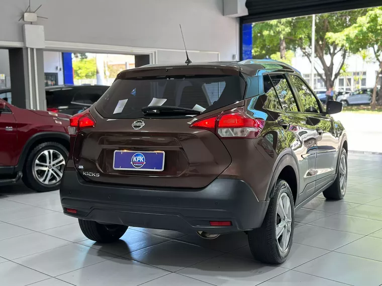 Nissan Kicks Marrom 3