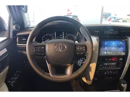 Toyota Hilux SW4